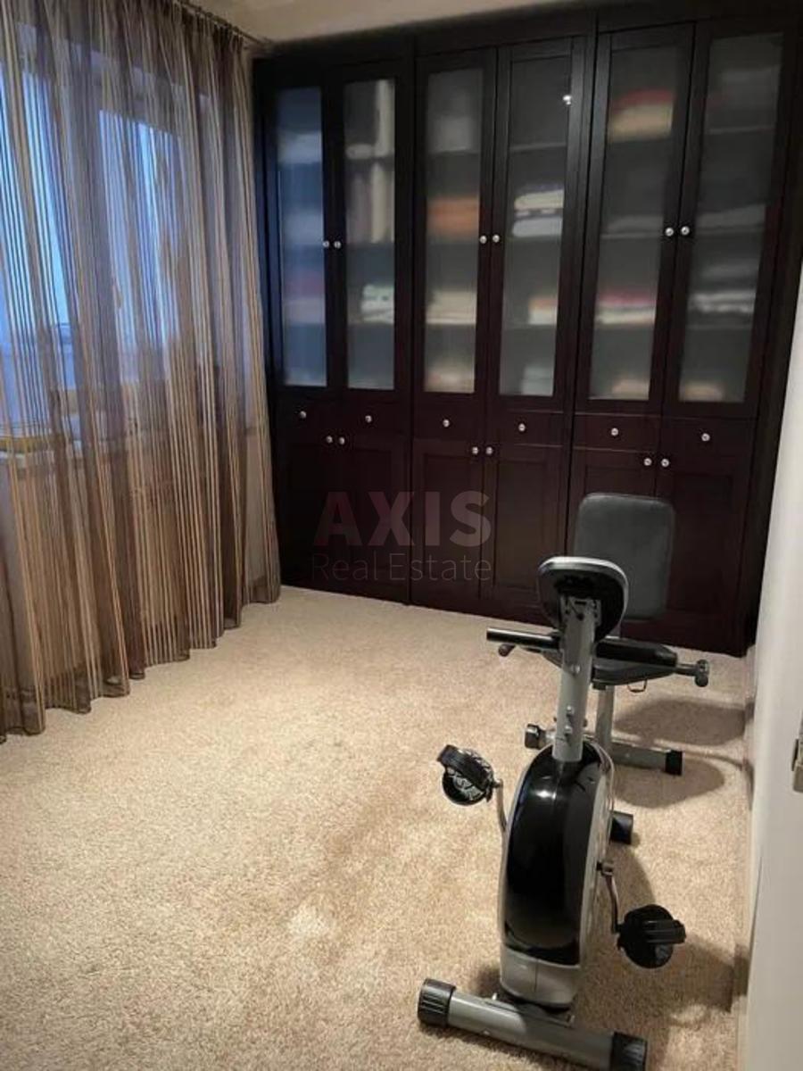 4k apartment vul. Sverstjuka Jevgena 52В5