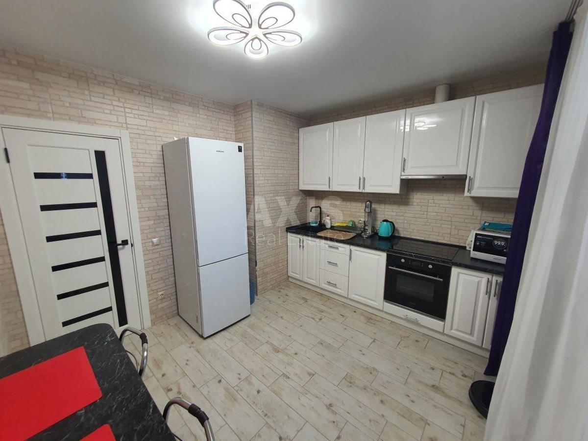 2k apartment vul. Myhajla Maksymovycha 3Г3