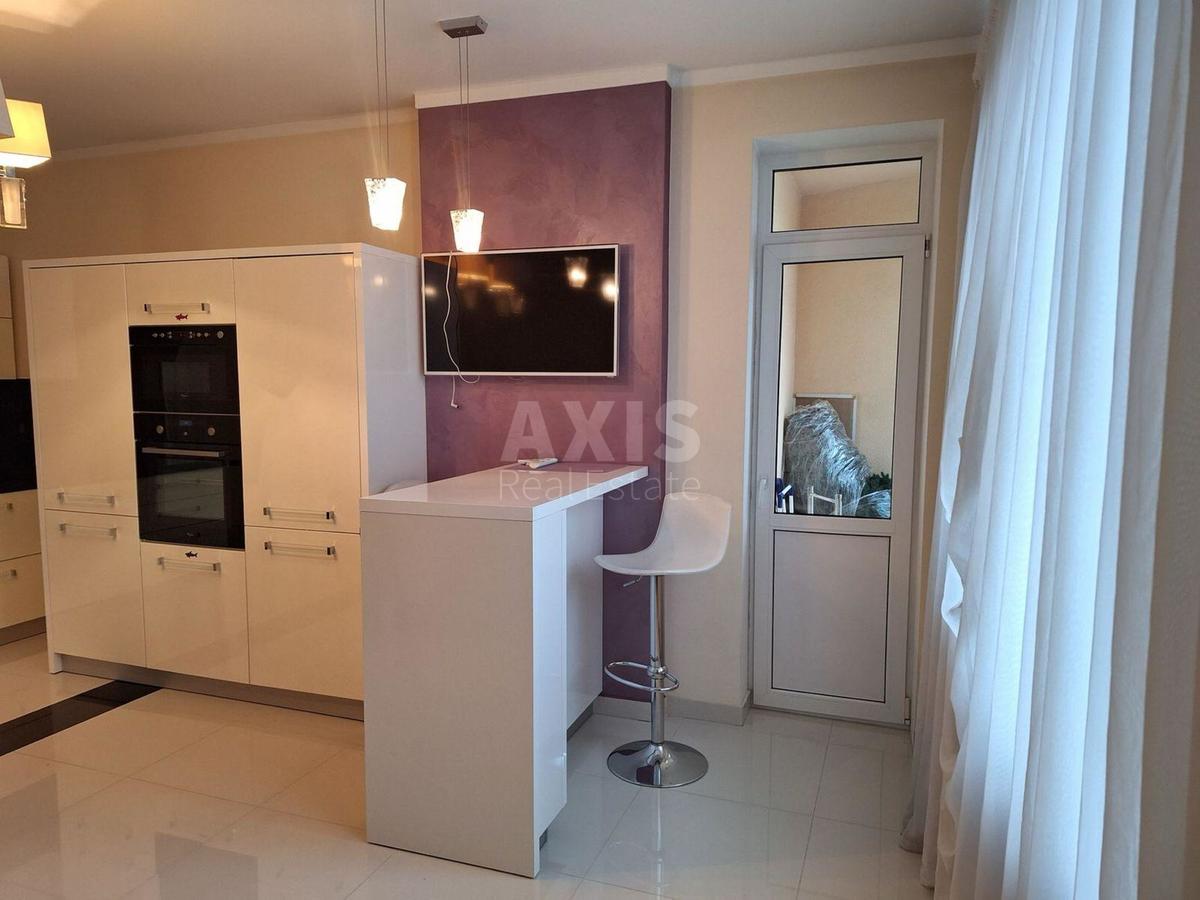 3k apartment vul. Lypkivs'kogo Vasylja Mytropolyta 18В4