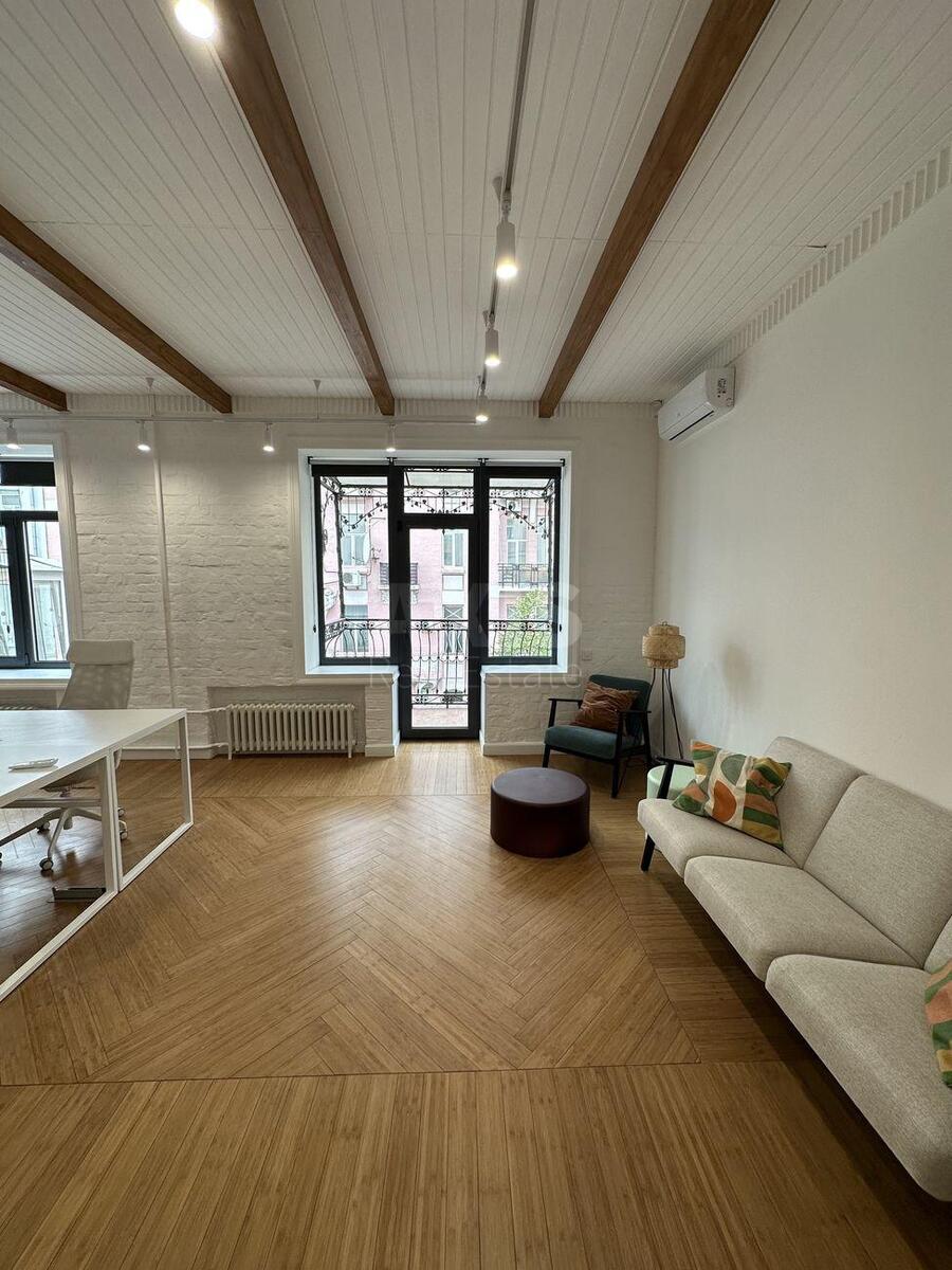 Office vul. Bul'varno-Kudrjavs'ka 33Б, 263m2