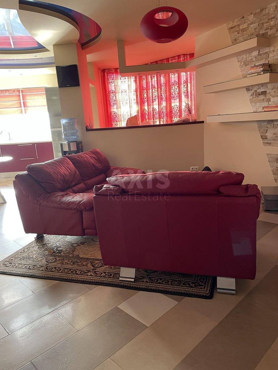 4k apartment vul. Sverstjuka Jevgena 52В2