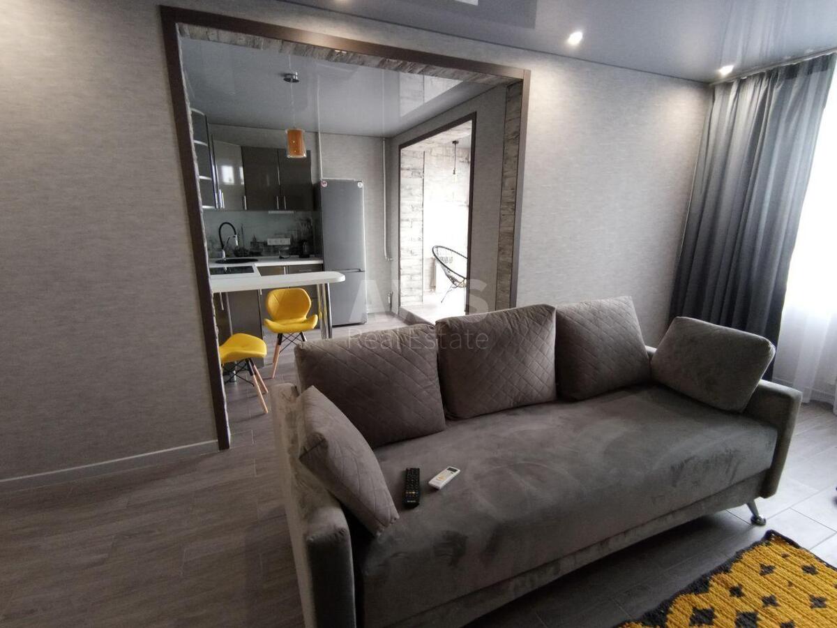 1k apartment pl. Obolons'ka 11