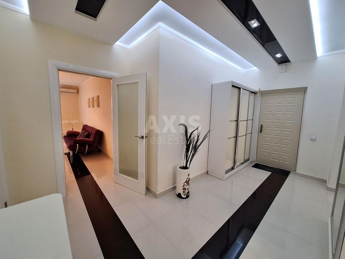 3k apartment vul. Lypkivs'kogo Vasylja Mytropolyta 18В1