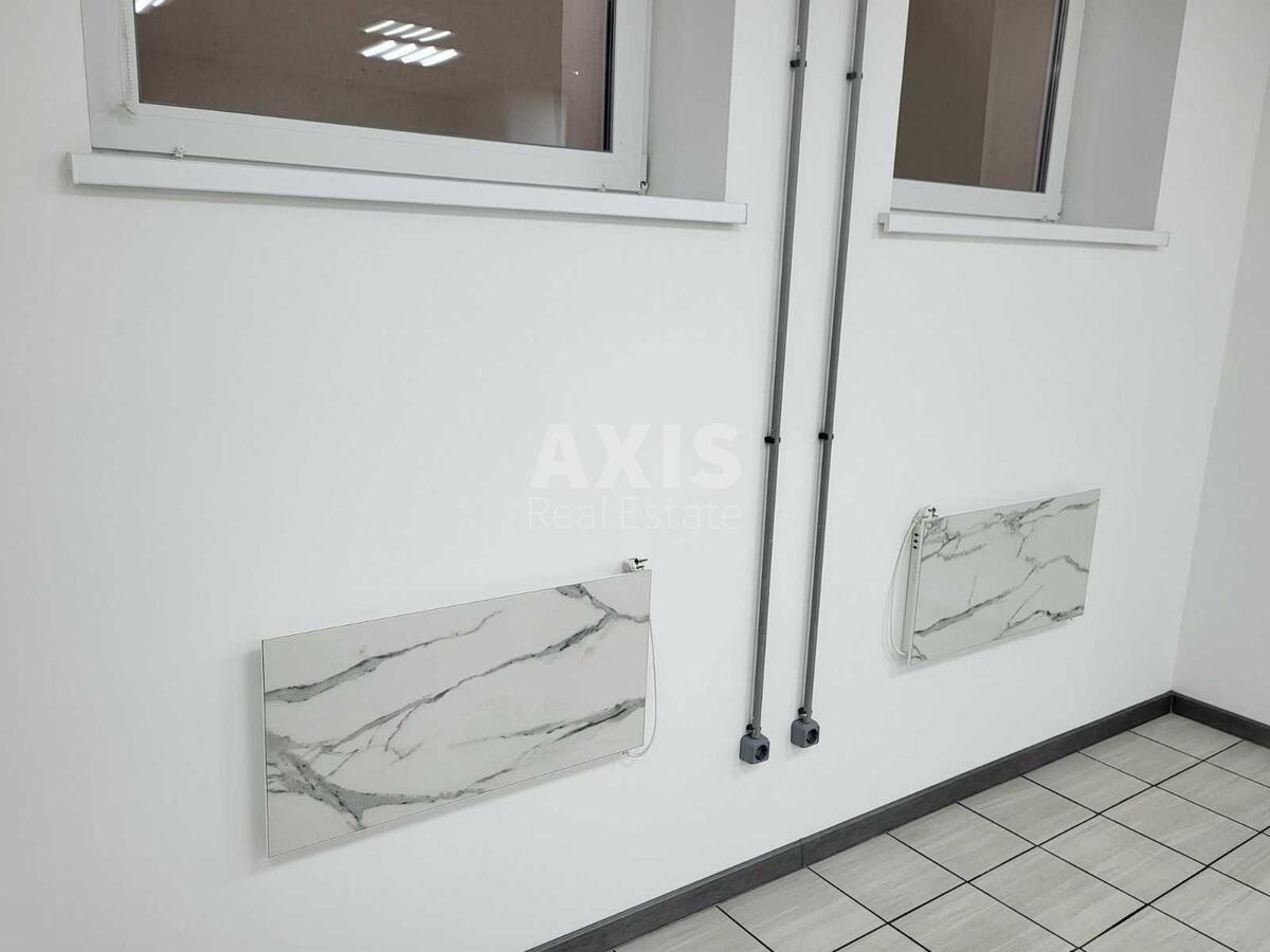 Trade object vul. Ahmatovoi' Anny 35, 58m2562850