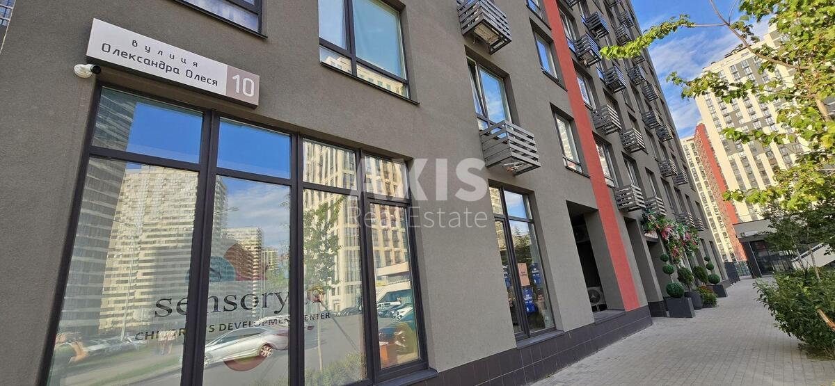 Объект сервиса ул. Александра Олеся 10, 81м2596940