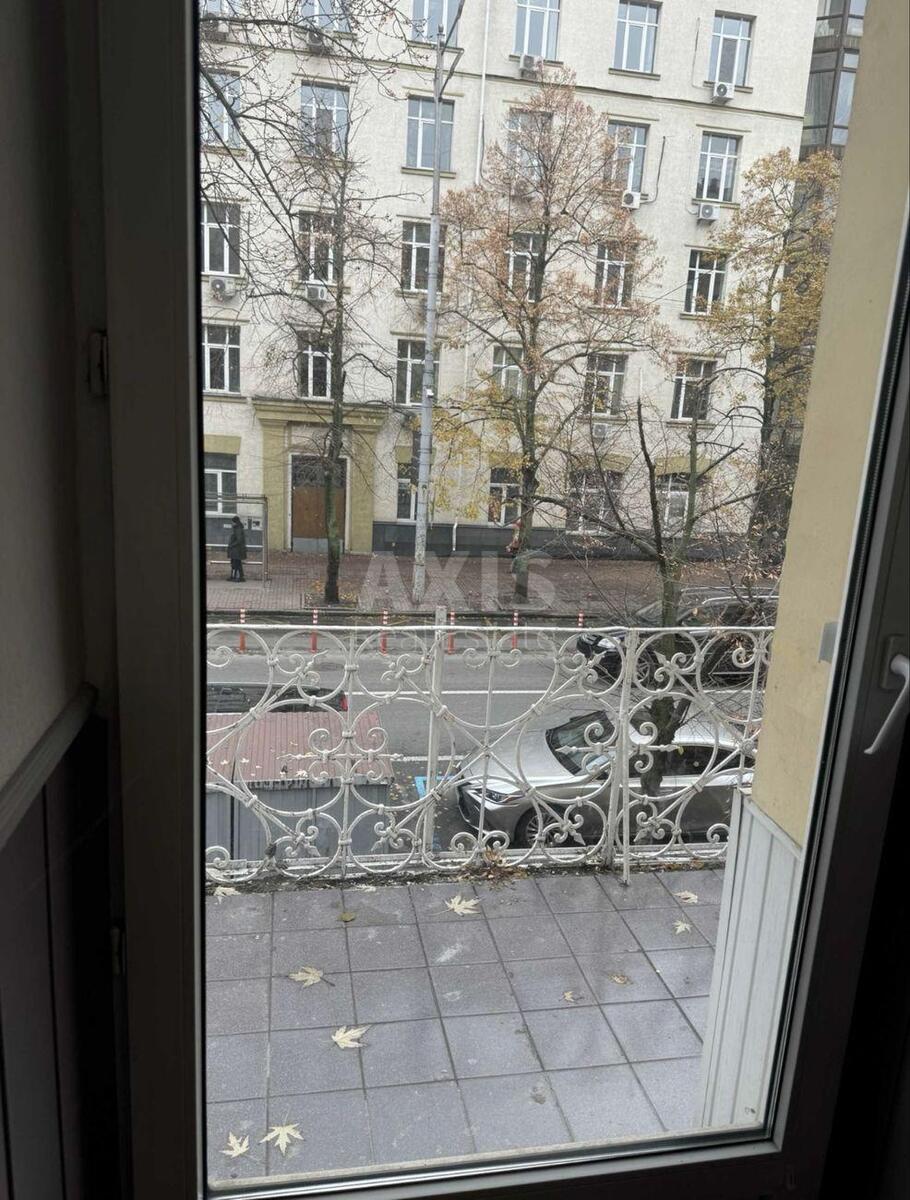 Office vul. Rustaveli Shota 8, 114m20