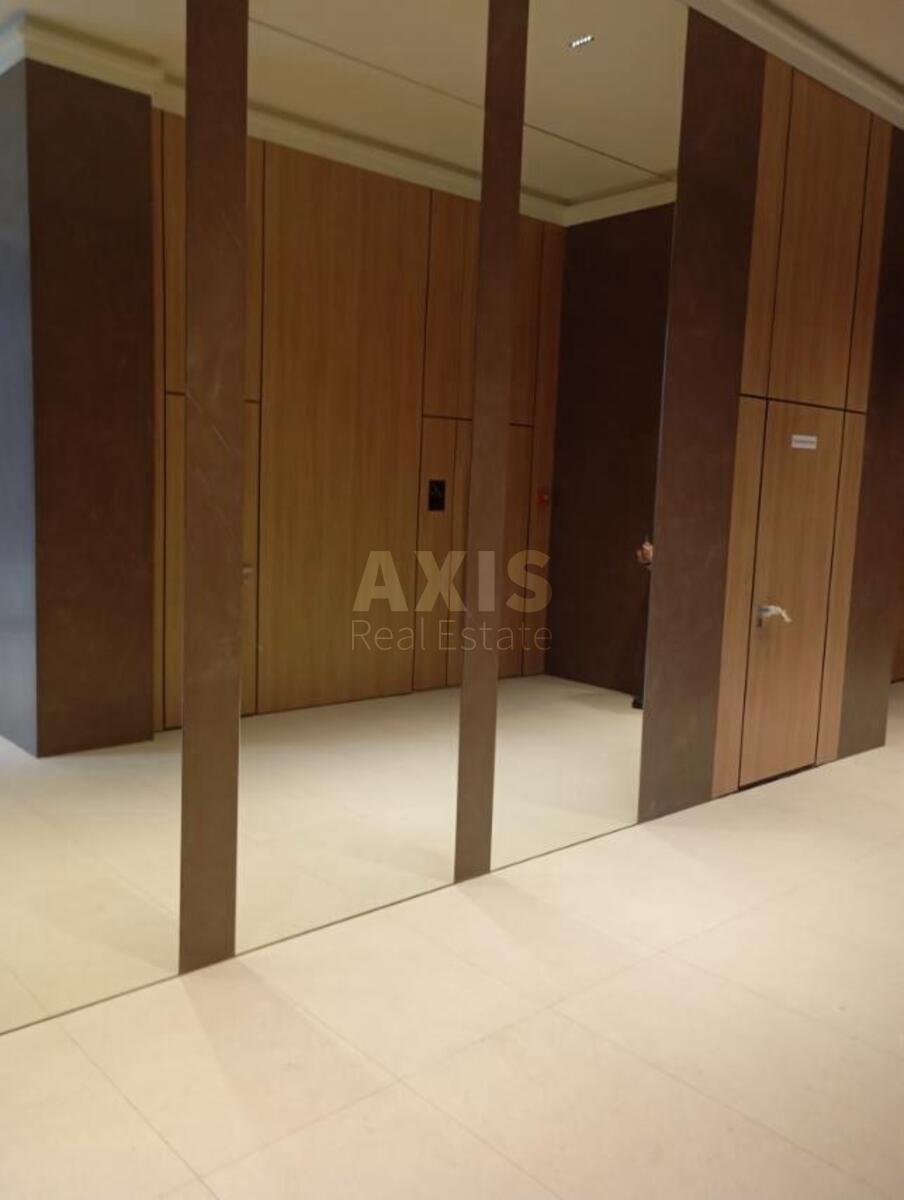 1k apartment vul. Naberezhno-Hreshhatyc'ka 215