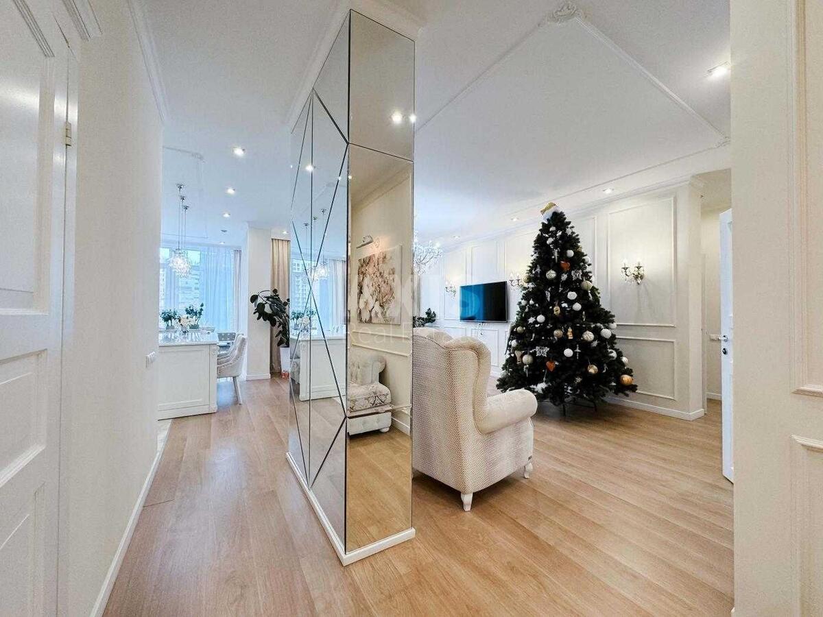 4k apartment vul. Dragomyrova Myhajla 181