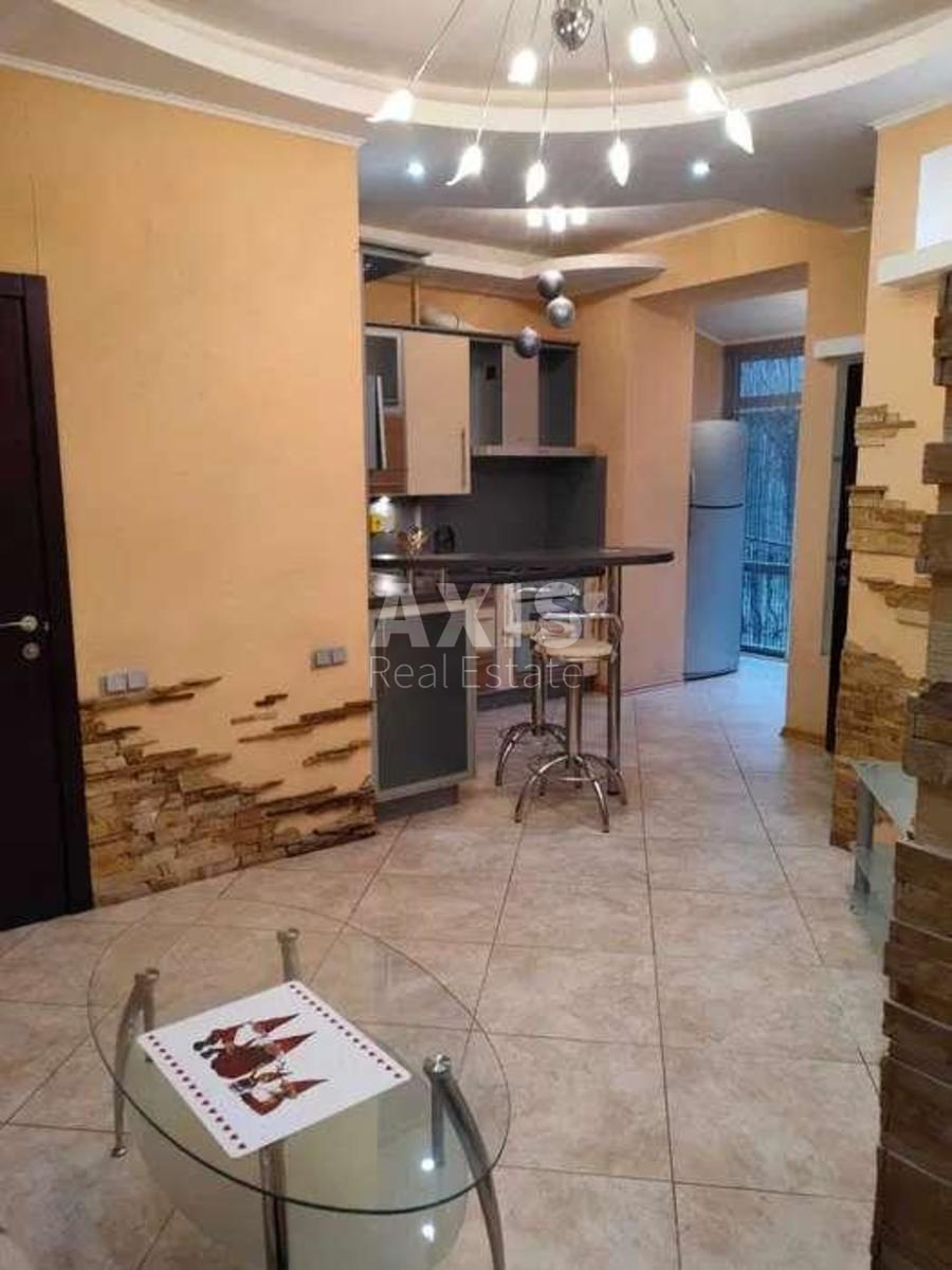 2k apartment vul. Kruglouniversytets'ka 13