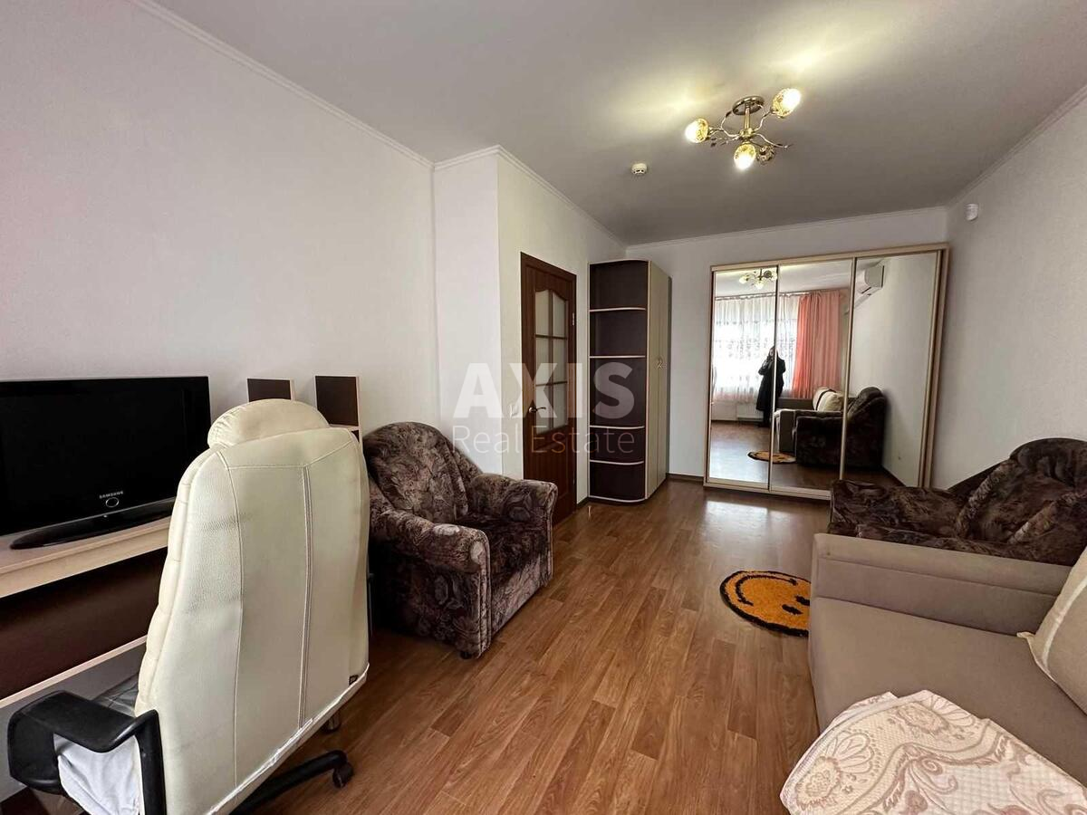 1k apartment vul. Rusovoi' Sofii' 73