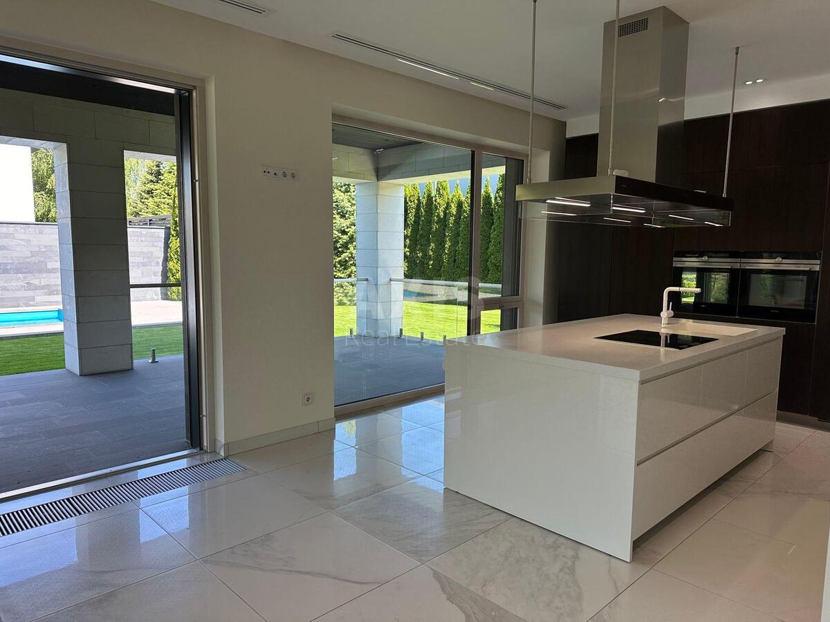 House vul. Central'na, 500m2, Kyiv city1