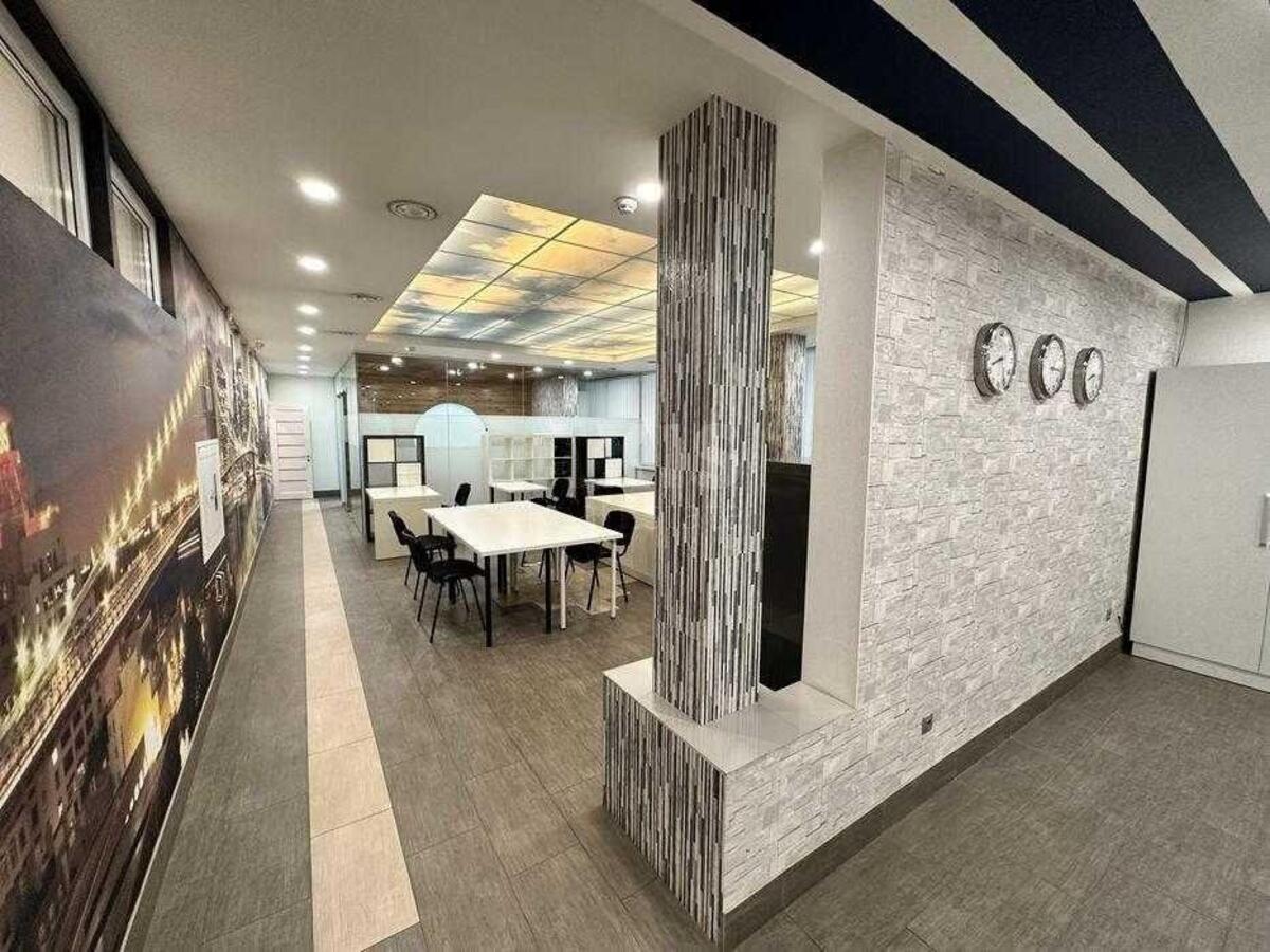 Office vul. Jevgena Konoval'cja 32Б, 100m28