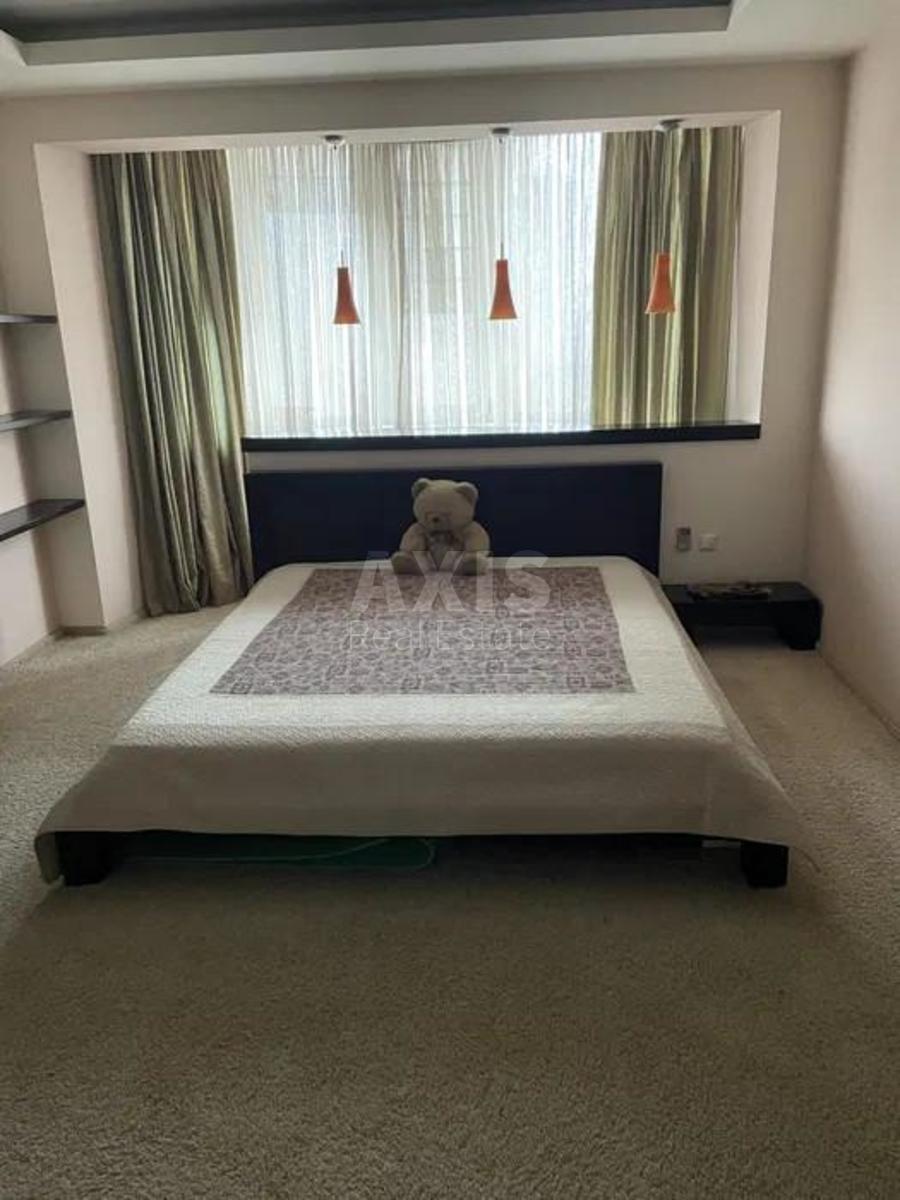 4k apartment vul. Sverstjuka Jevgena 52В3