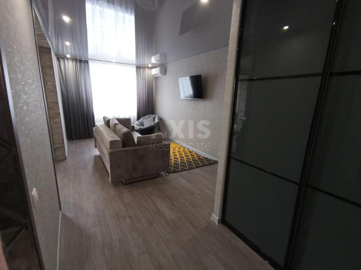 1k apartment pl. Obolons'ka 12