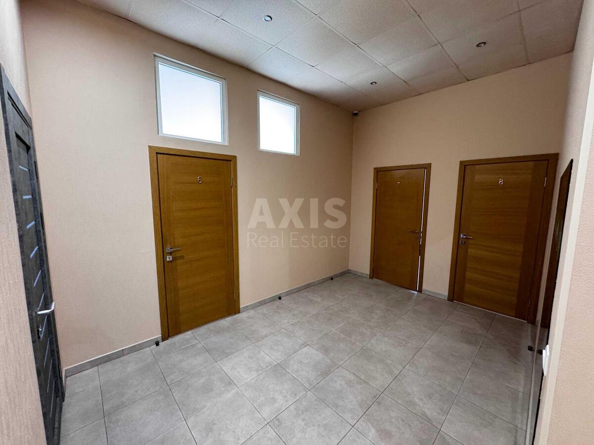 Office vul. Turgenjevs'ka 82, 280m24