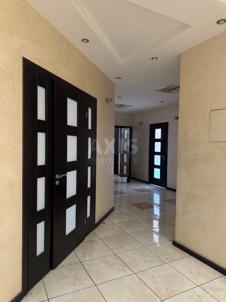 Office vul. Sichovyh Stril'civ 37/41, 890m21