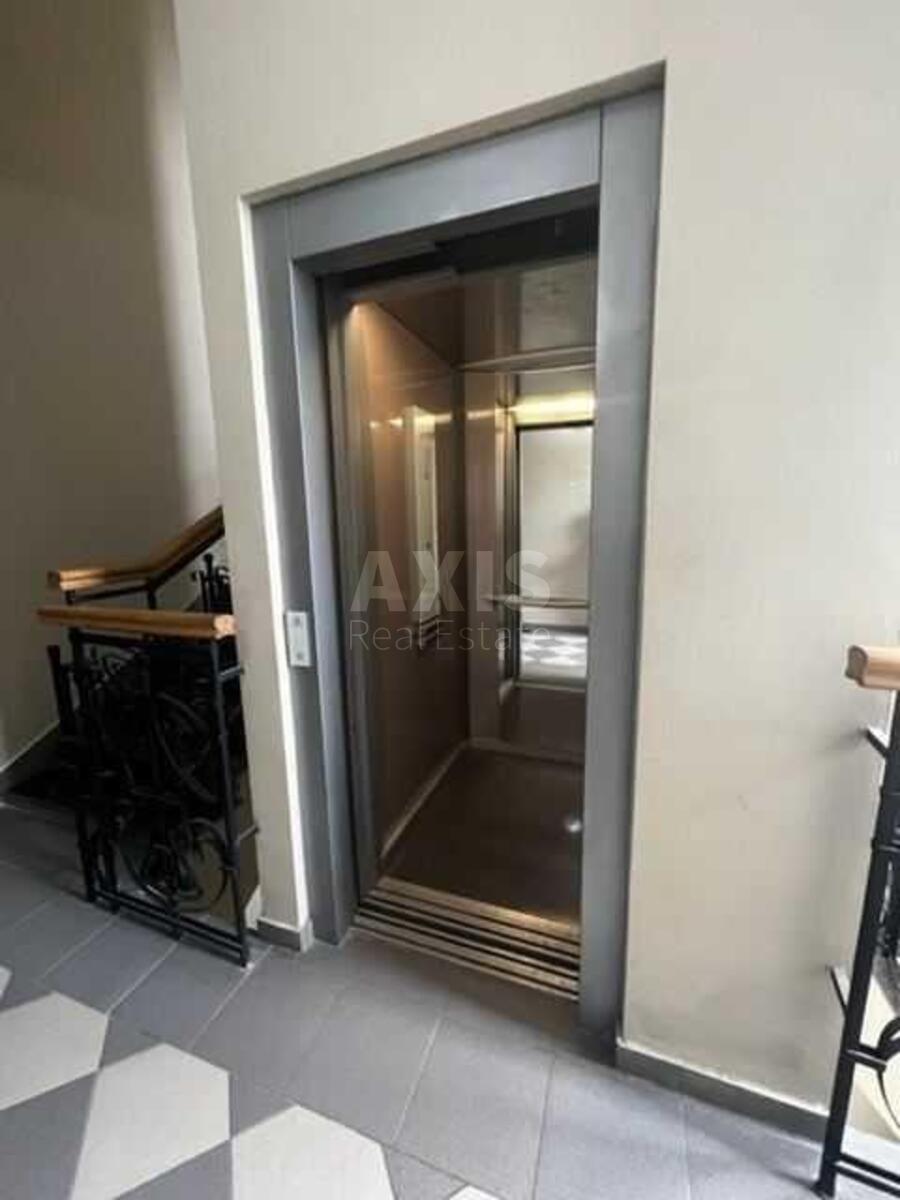 Office vul. Vozdvyzhens'ka 51А, 152m23