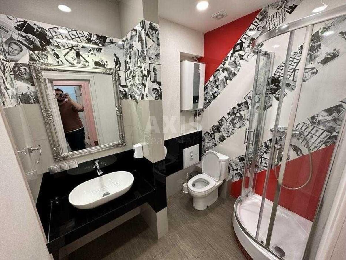 Office vul. Jevgena Konoval'cja 32Б, 100m29