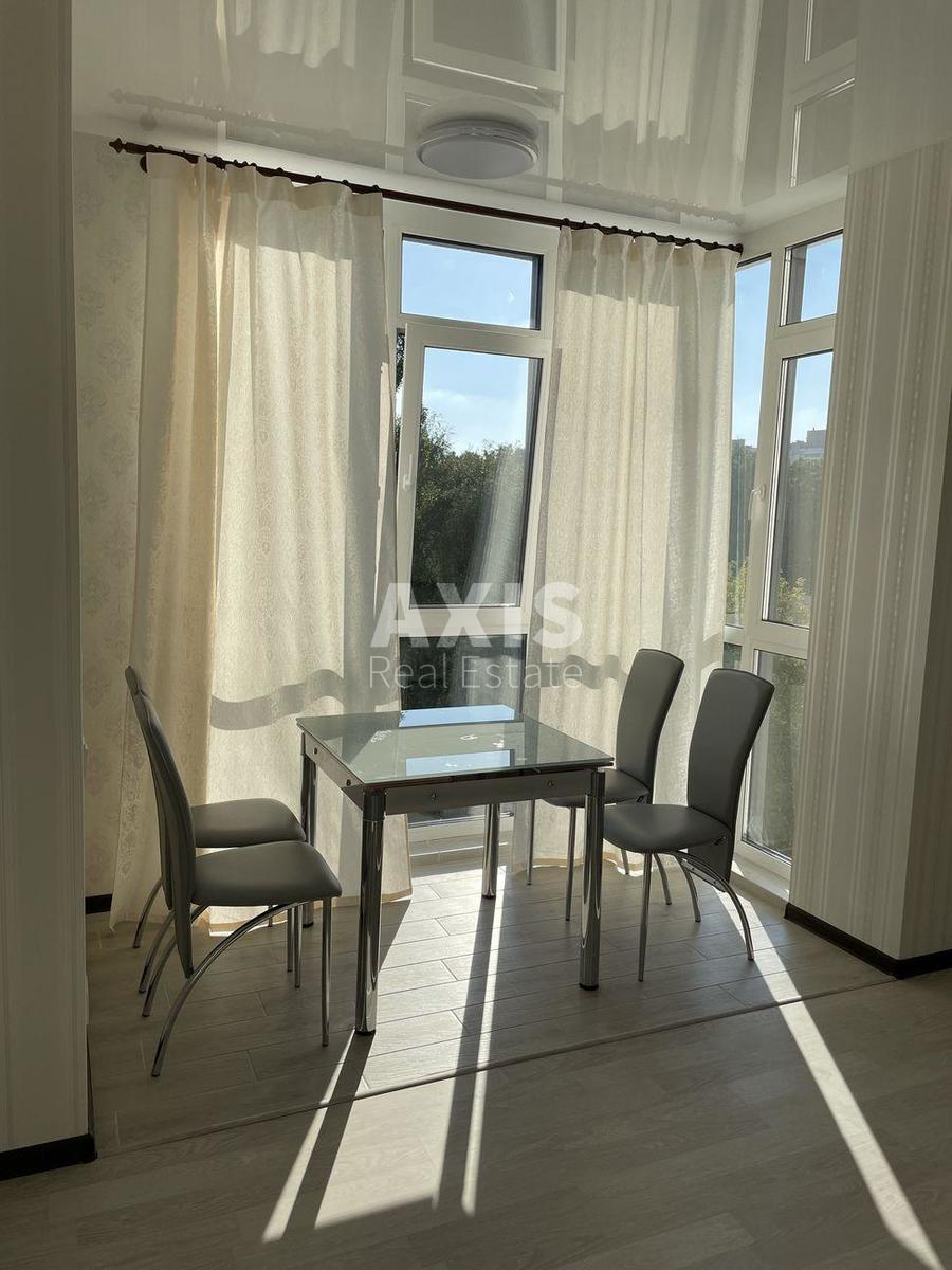 1k apartment pr-t Komarova Kosmonavta 9Б0