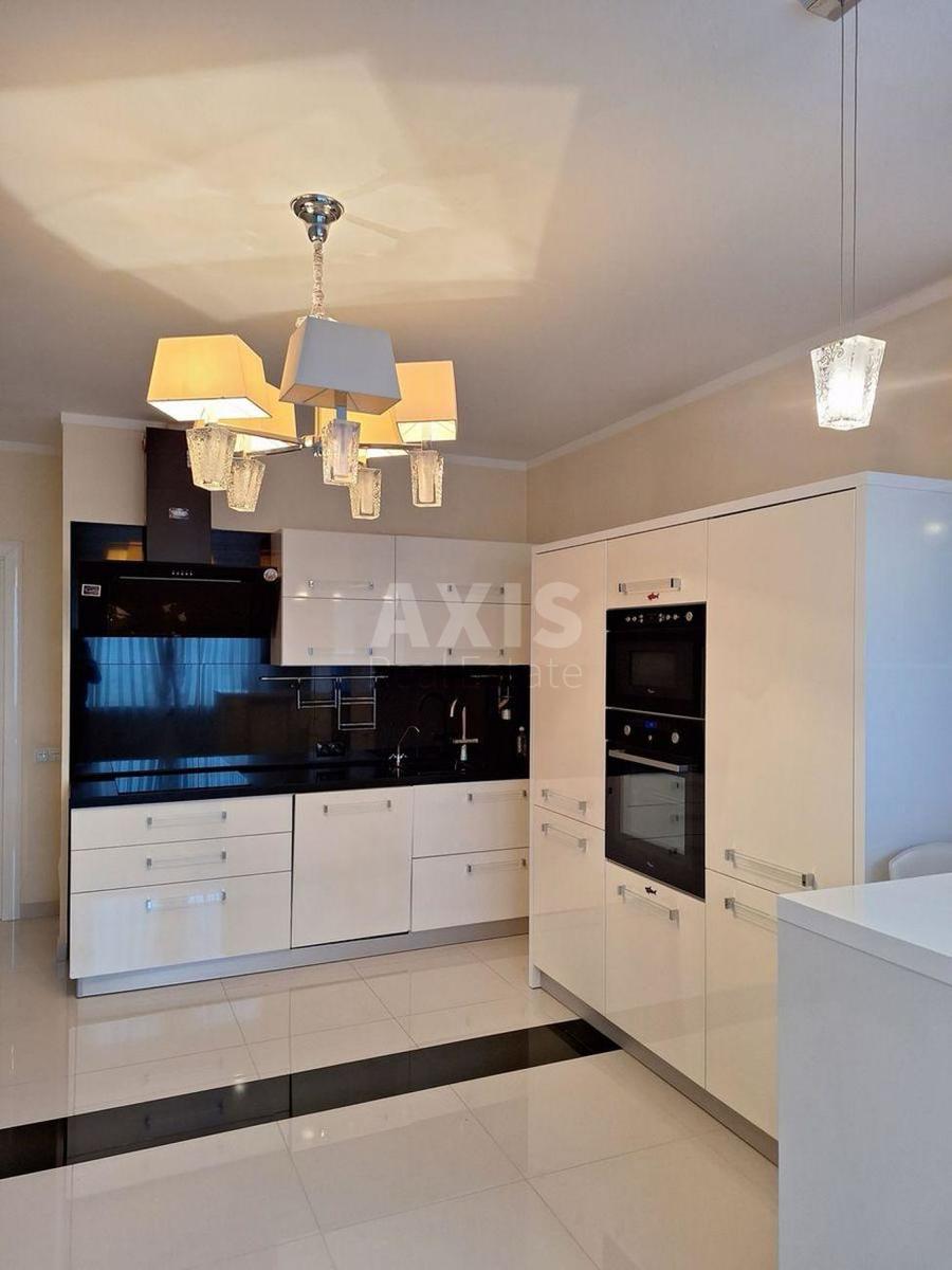 3k apartment vul. Lypkivs'kogo Vasylja Mytropolyta 18В3