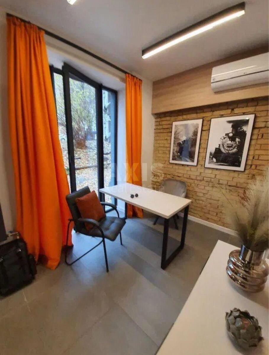 Office bul. Lesi Ukrai'nky 21А, 68m2