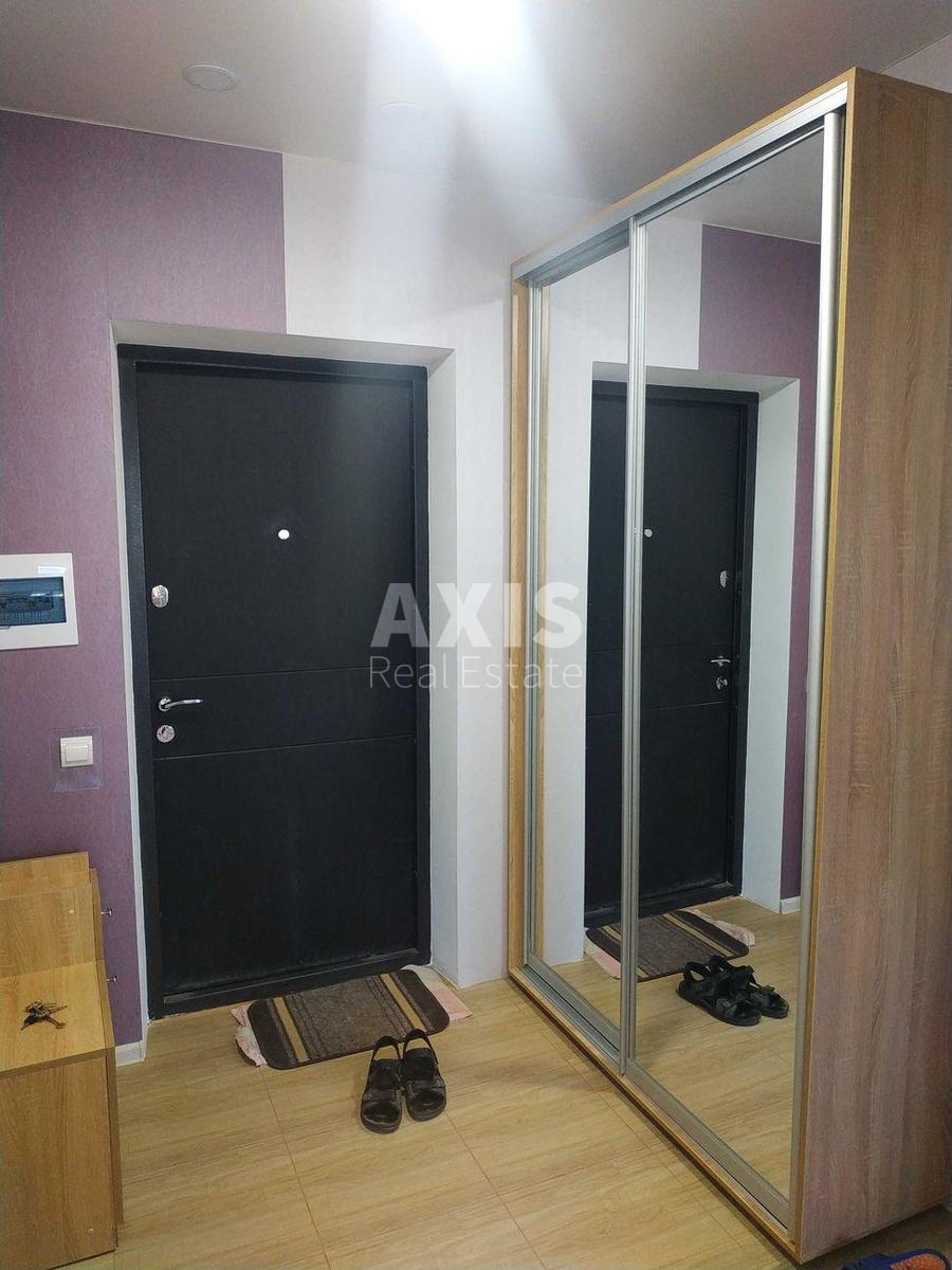 1k apartment vul. Sverstjuka Jevgena 6В3