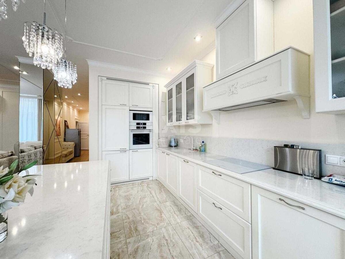 4k apartment vul. Dragomyrova Myhajla 183