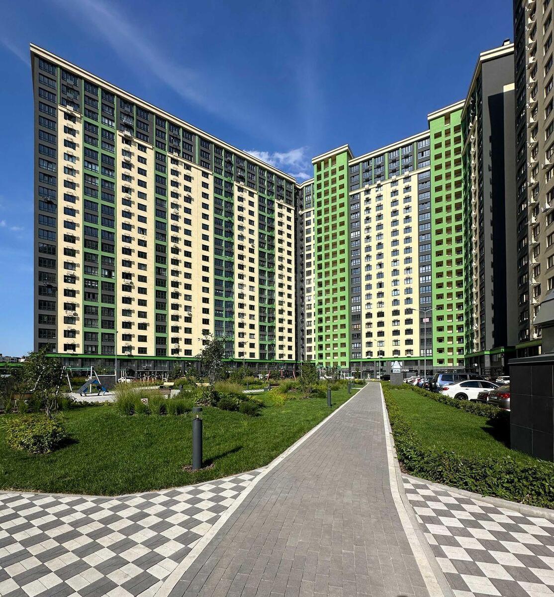 2k apartment vul. Myhajla Maksymovycha 32