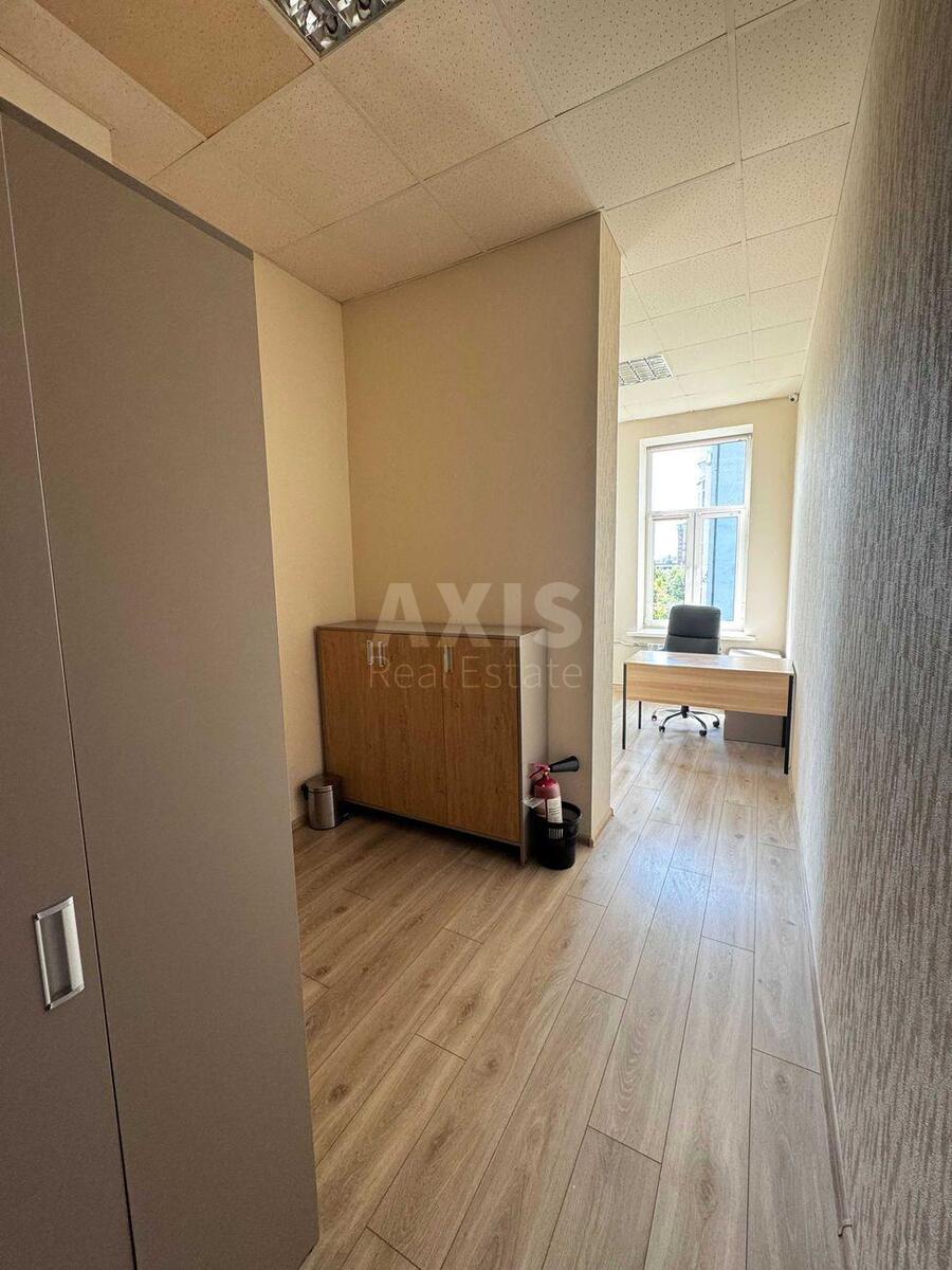 Office vul. Turgenjevs'ka 82, 280m25