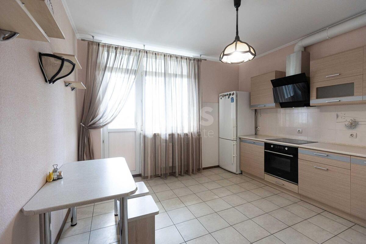 1k apartment vul. Voskresens'ka 12В0