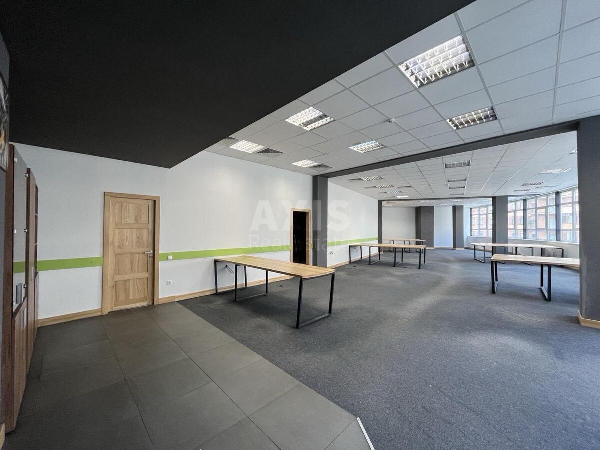 Office vul. Jevgena Konoval'cja 36Д, 150m2586061
