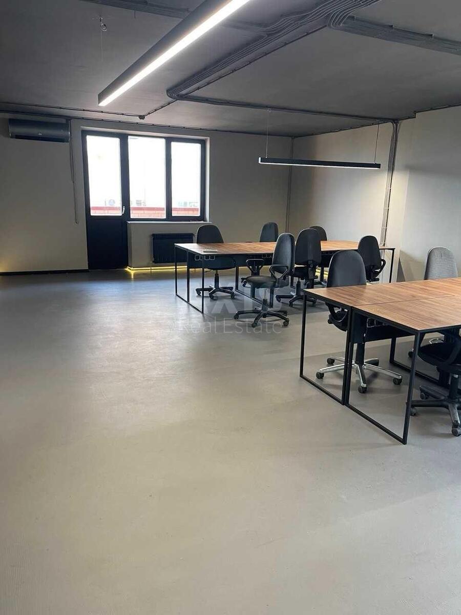 Office vul. Jevgena Konoval'cja 36Д, 350m2