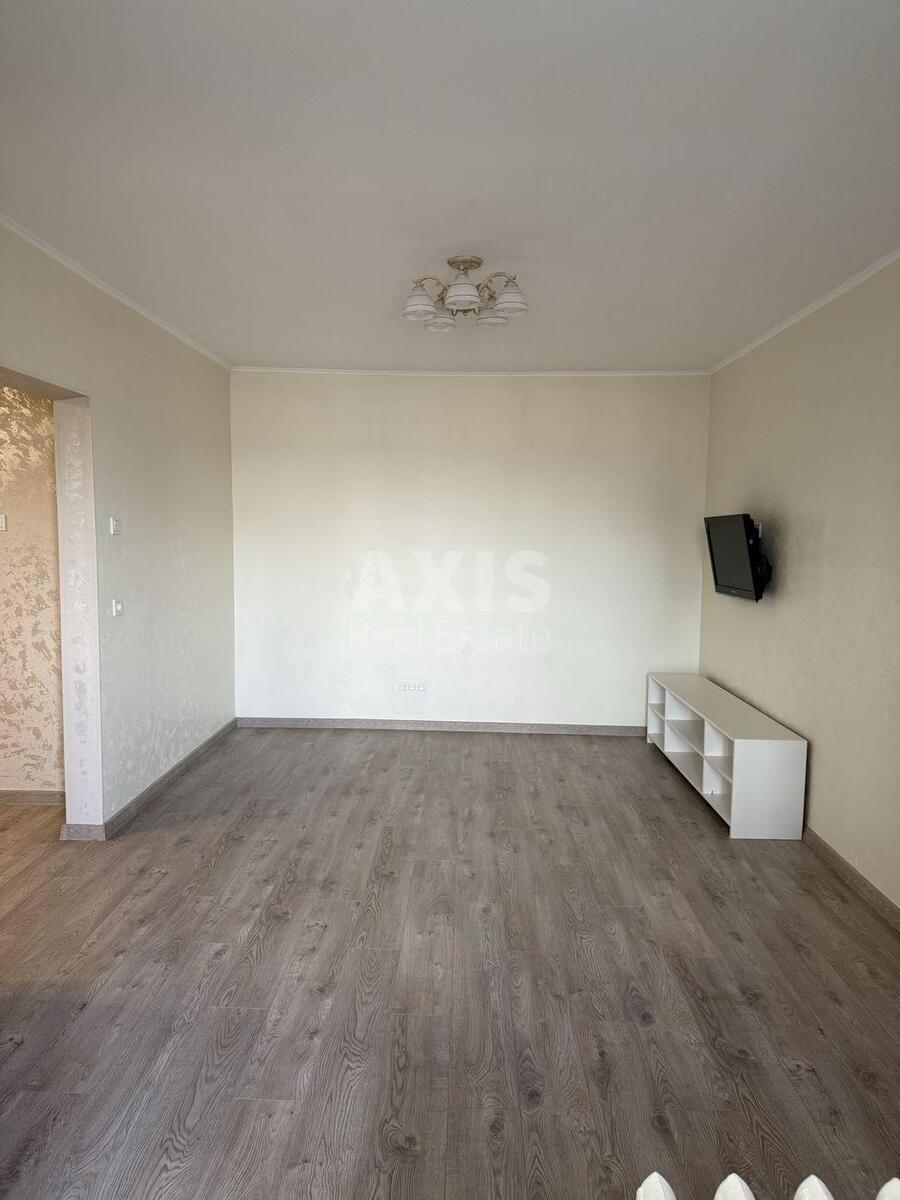 3k apartment vul. Vyshnjakivs'ka 7Б4