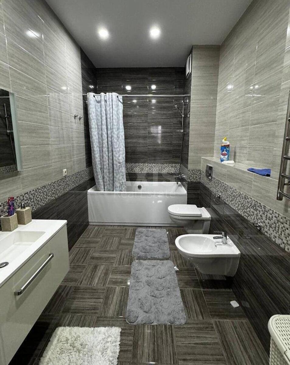 3k apartment vul. Glybochyc'ka 32Б3