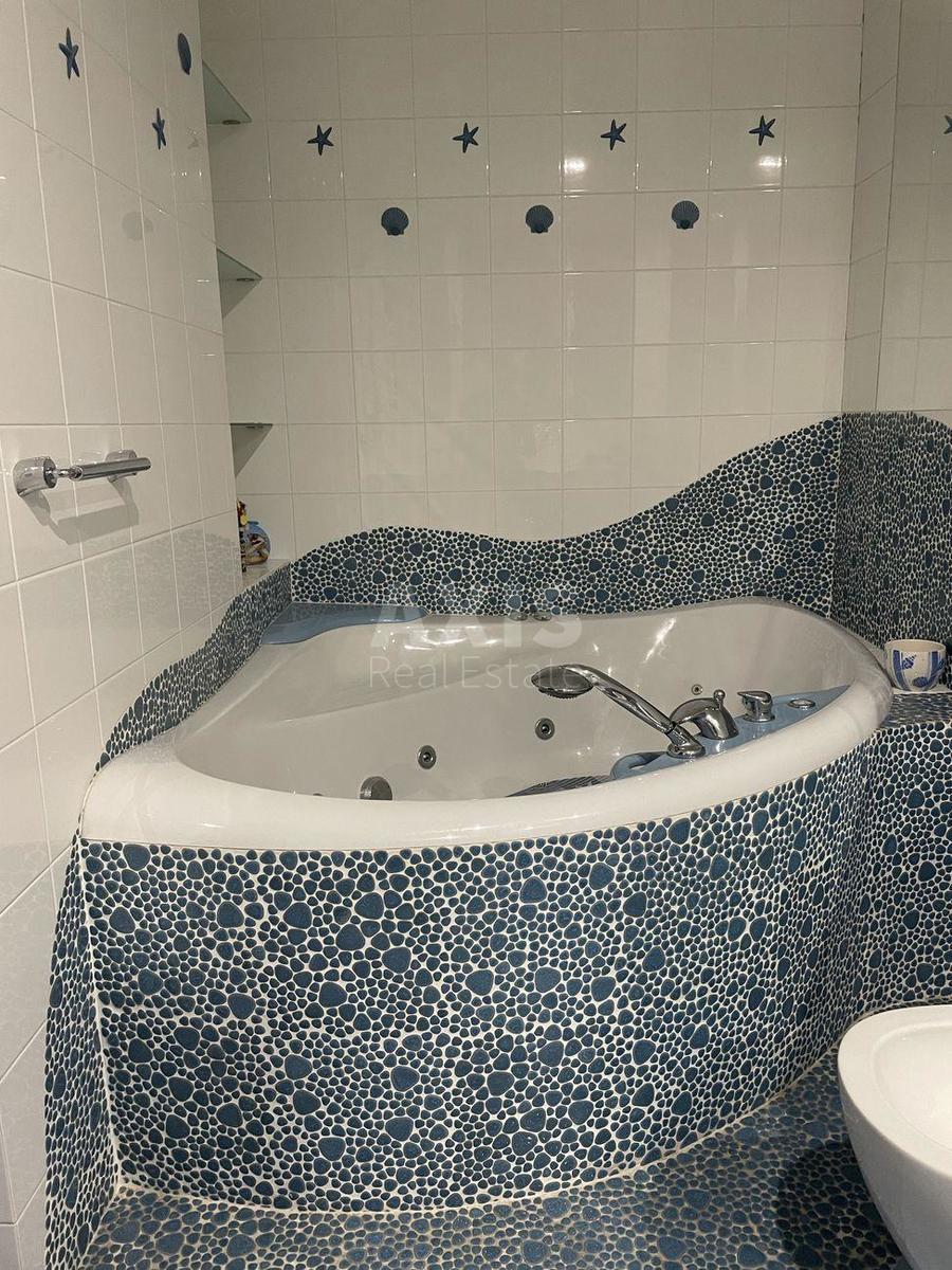4k apartment vul. Sverstjuka Jevgena 52В6