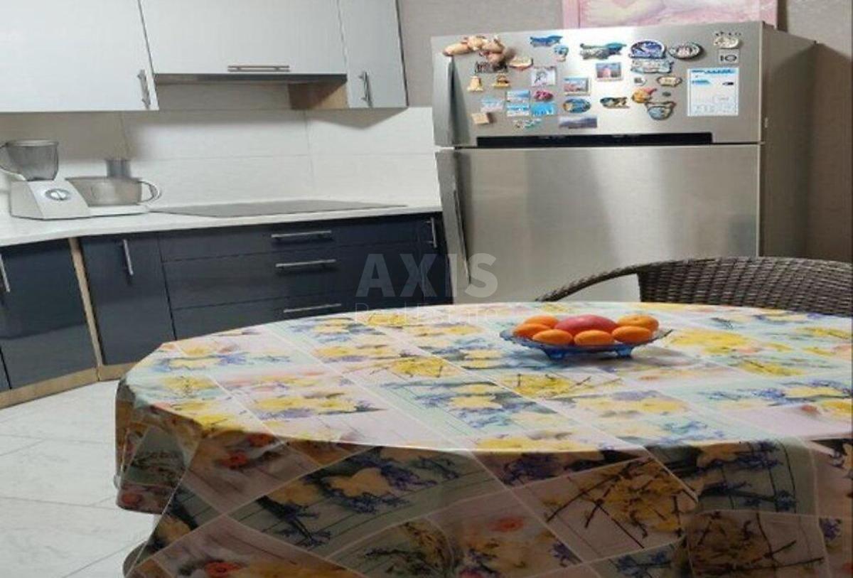 1k apartment vul. Yulia Zdanovska 81Б2