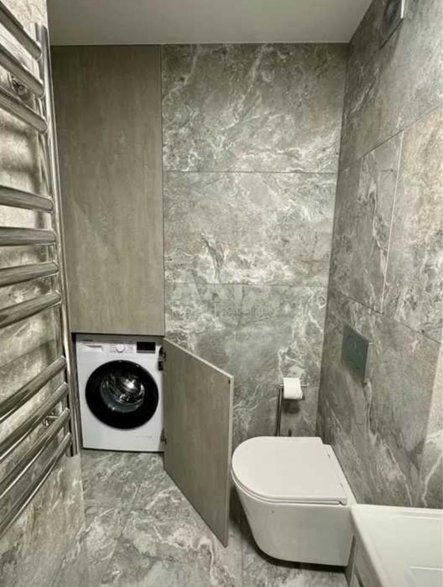 2k apartment vul. Zhyljans'ka 688