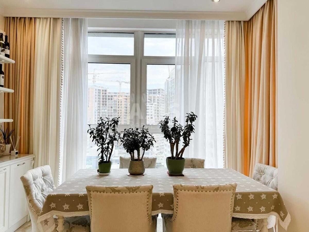 4k apartment vul. Dragomyrova Myhajla 185