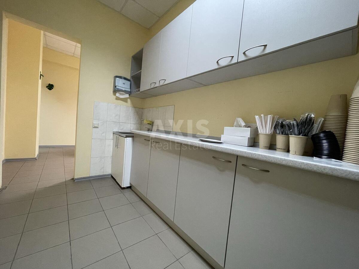 Office vul. Jevgena Konoval'cja 36Д, 350m2630042