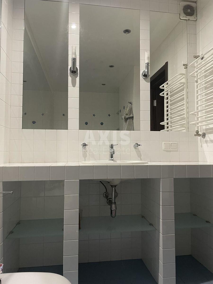 4k apartment vul. Sverstjuka Jevgena 52В7
