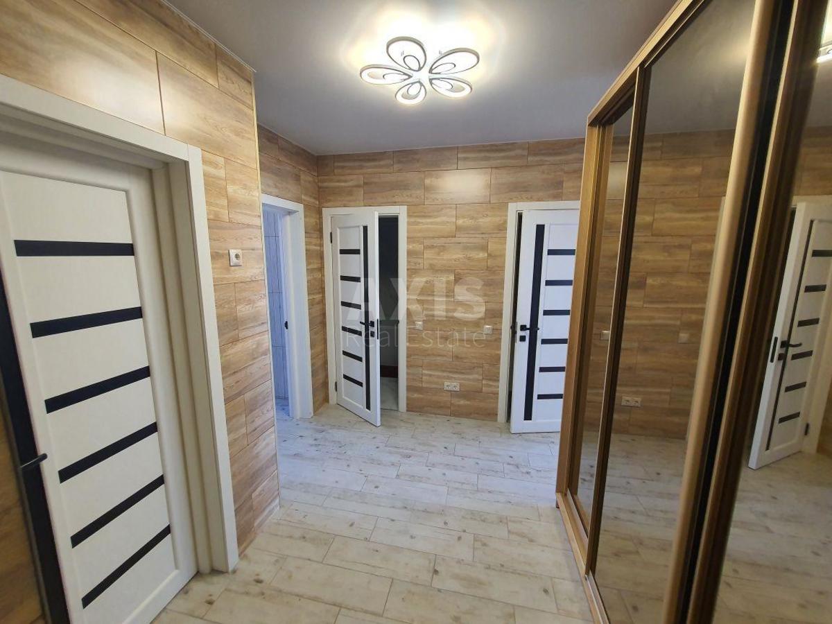 2k apartment vul. Myhajla Maksymovycha 3Г5
