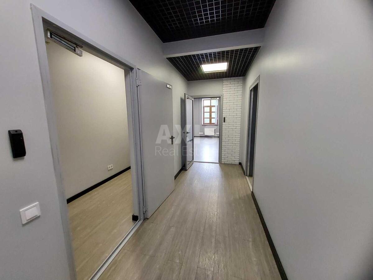 Office vul. Verhnij Val 10, 706m26