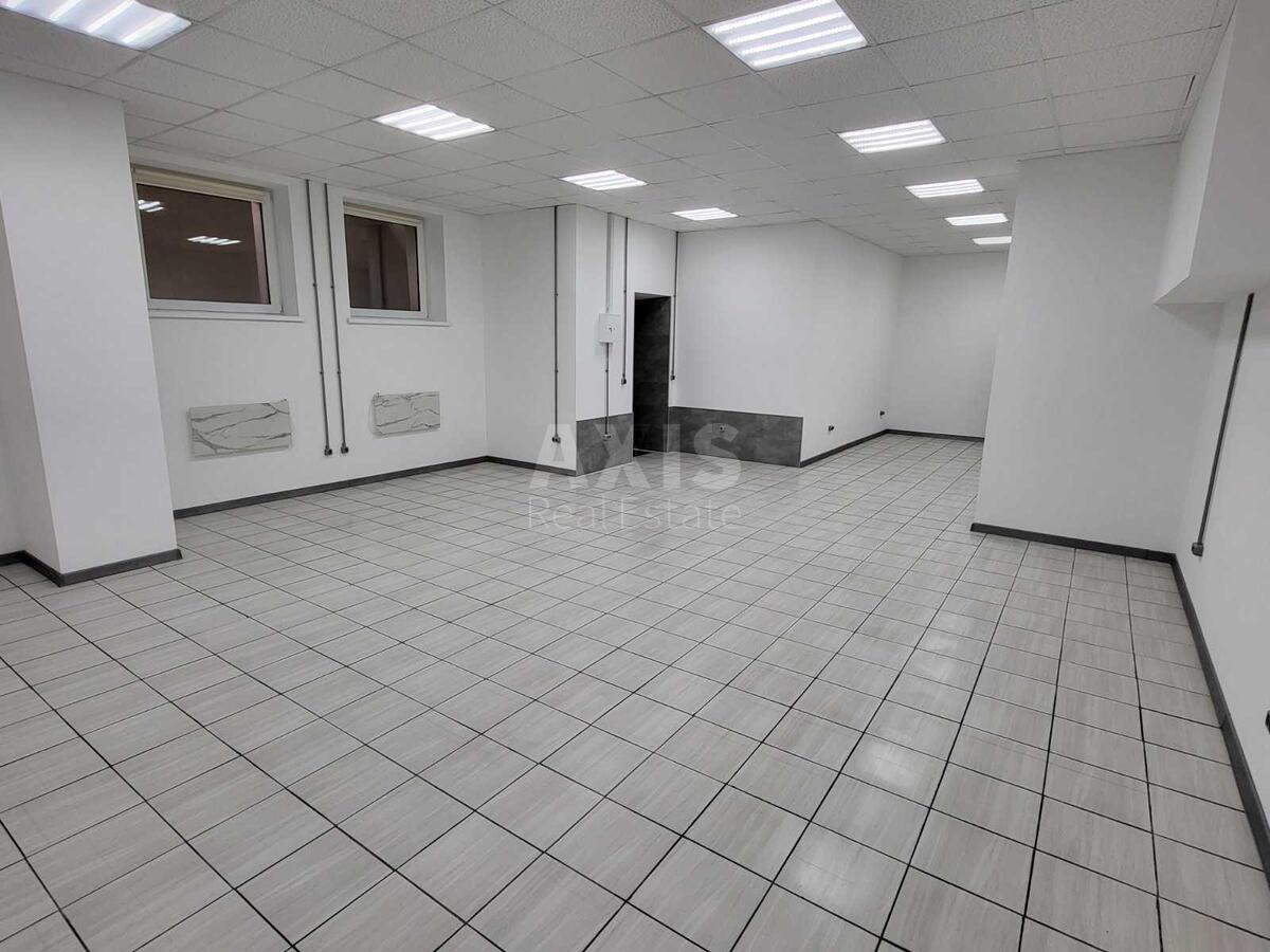Trade object vul. Ahmatovoi' Anny 35, 58m2562855