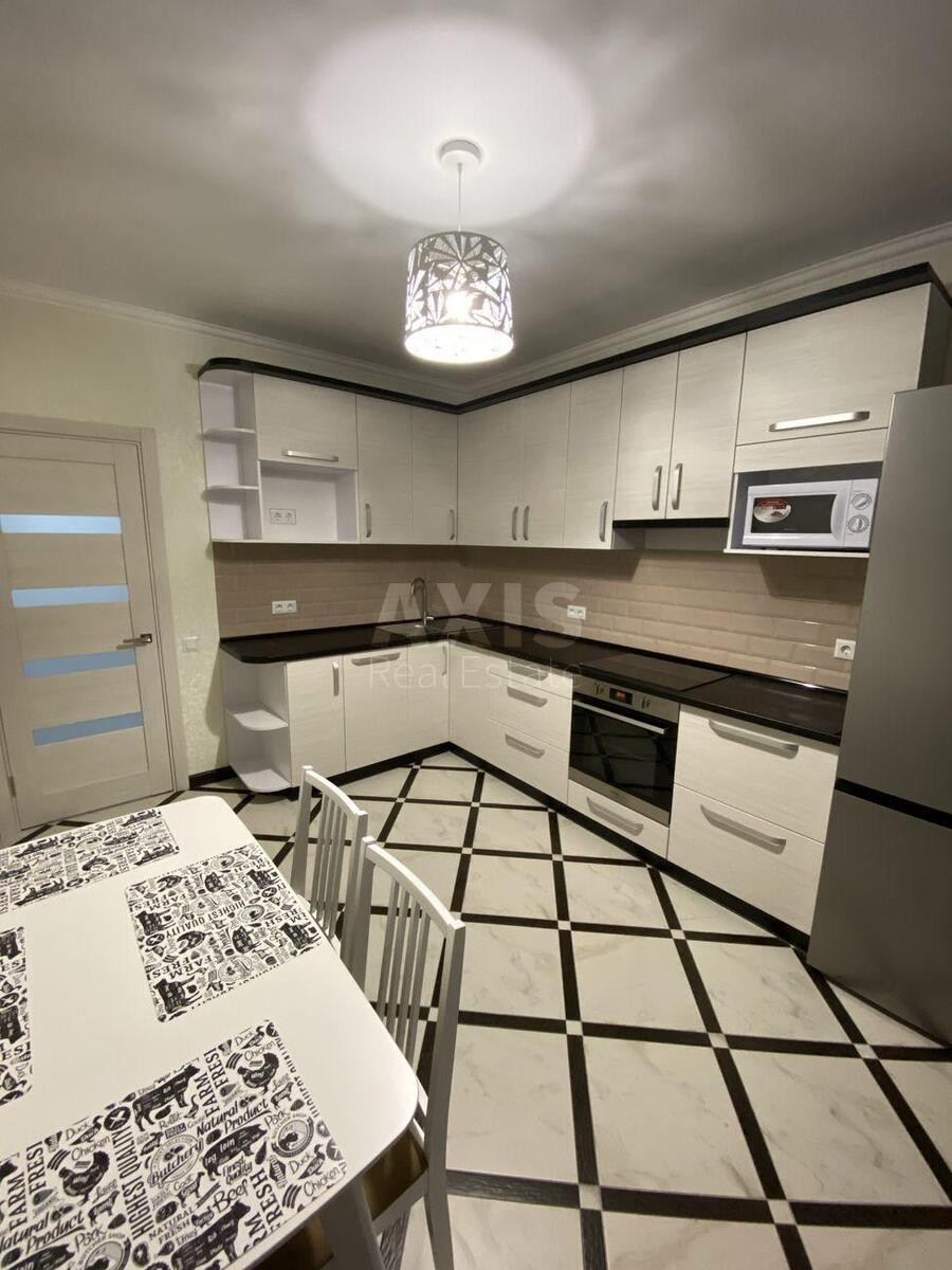 1k apartment vul. Mykil's'ko-Slobids'ka 8