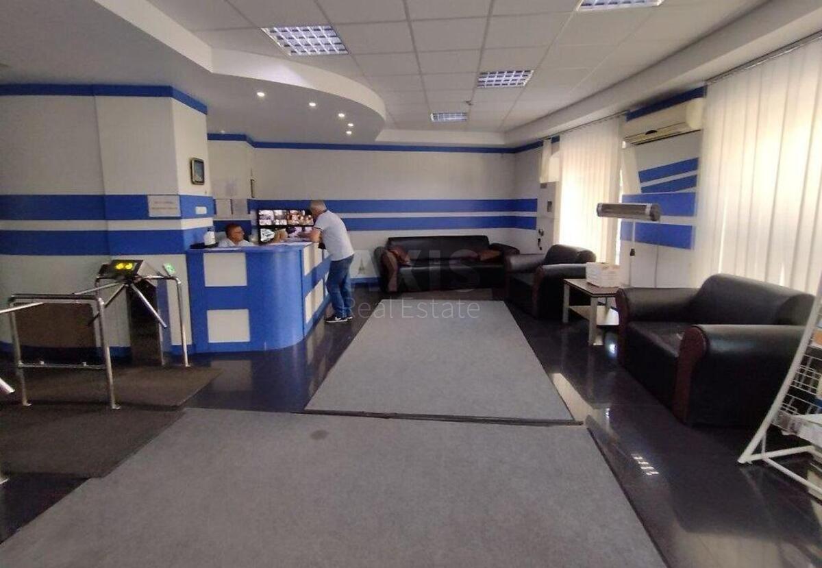 Office vul. Sichovyh Stril'civ 77, 58m25