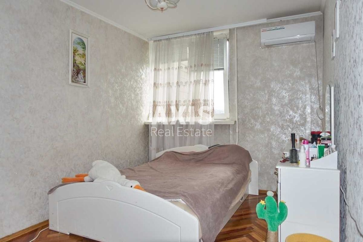 3k apartment nab. Dniprovs'ka 33