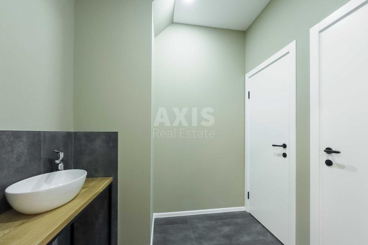 Office vul. Ohtyrs'ka 7, 700m27