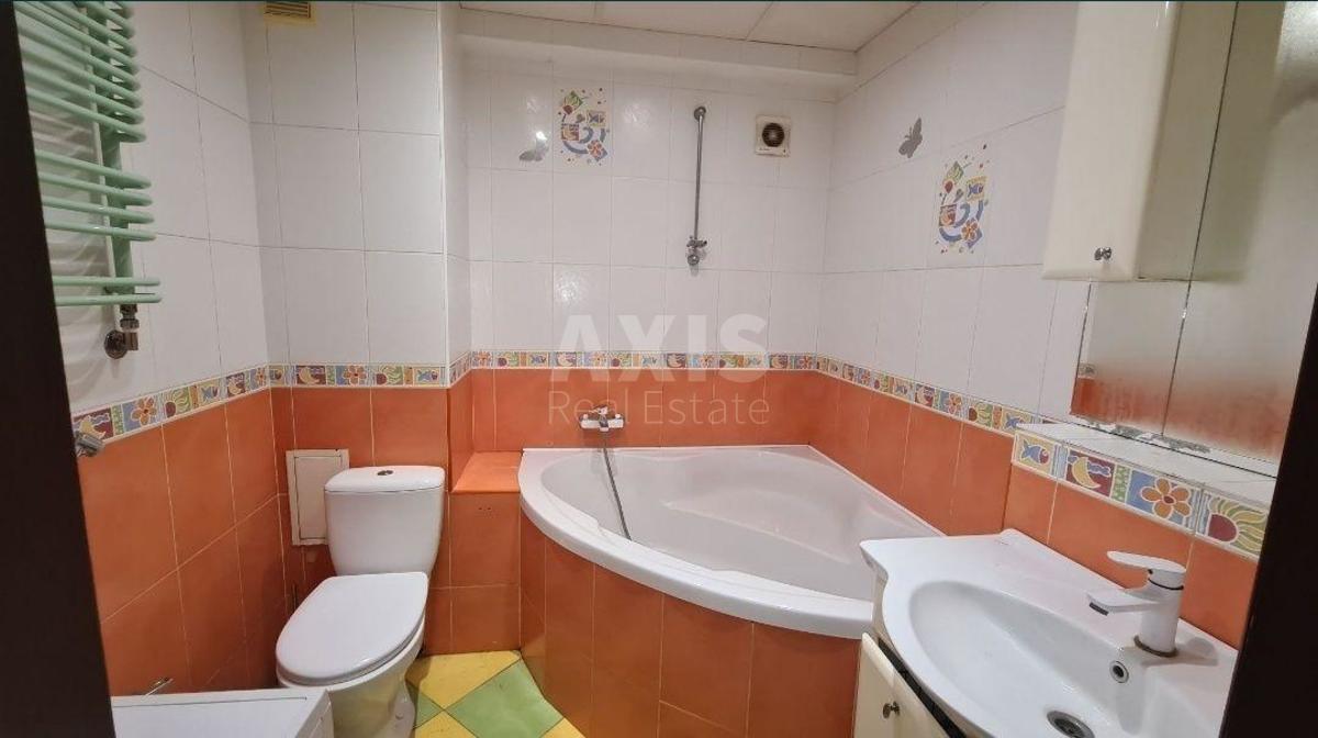 2k apartment nab. Rusanivs'ka 10/17