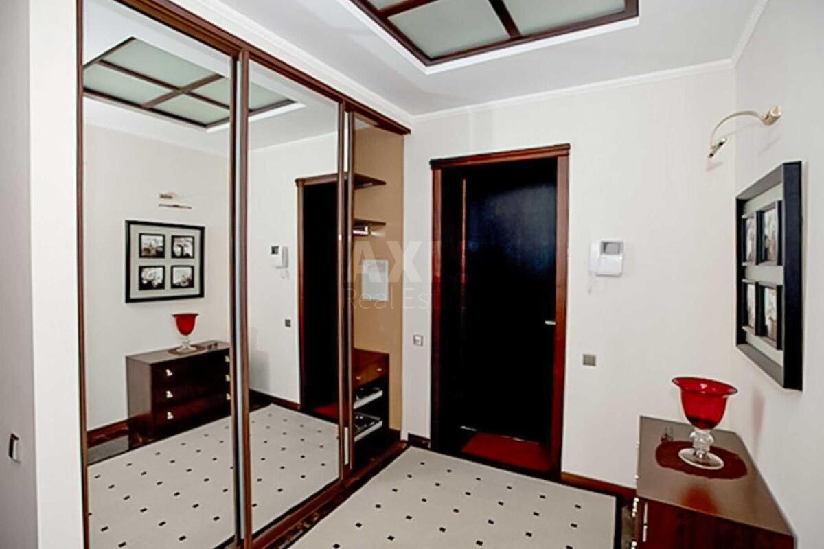 3k apartment vul. Irynyns'ka 5/2412