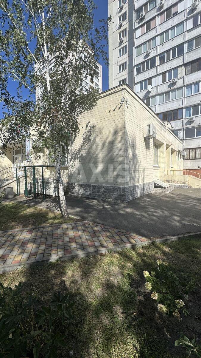 Об'єкт торгівлі вул. Крушельницької Соломії 5, 186м260805